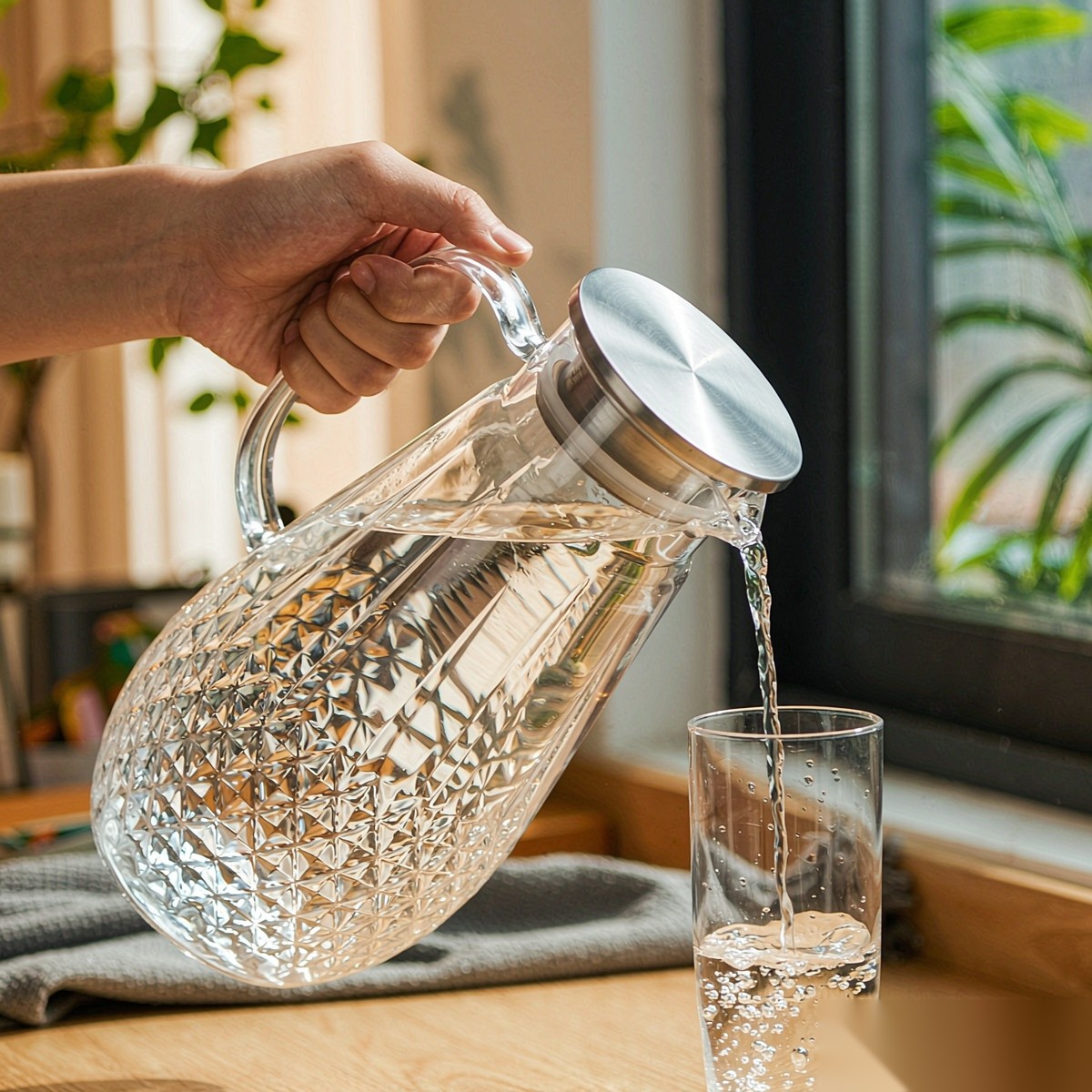 BY-9197A unbreakable PC full-handle water pitcher (steel) - being poured by hand
