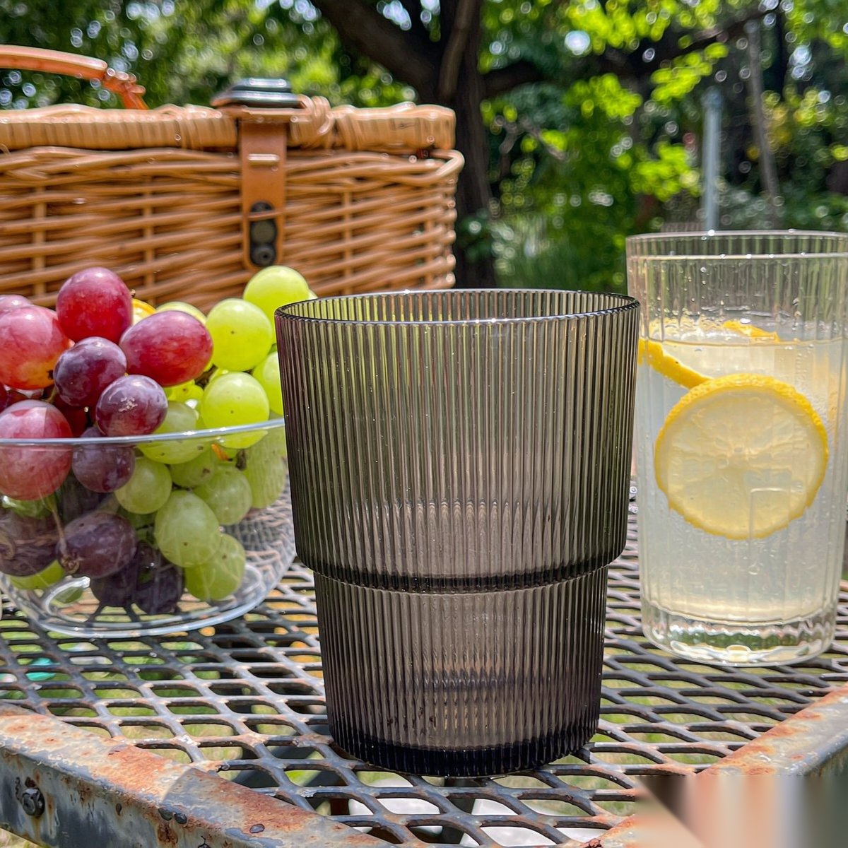 detail 03 by 8020b elsjoy acrylic bamboo ribbed tumbler cup 450ml gray std outdoor picnic scene