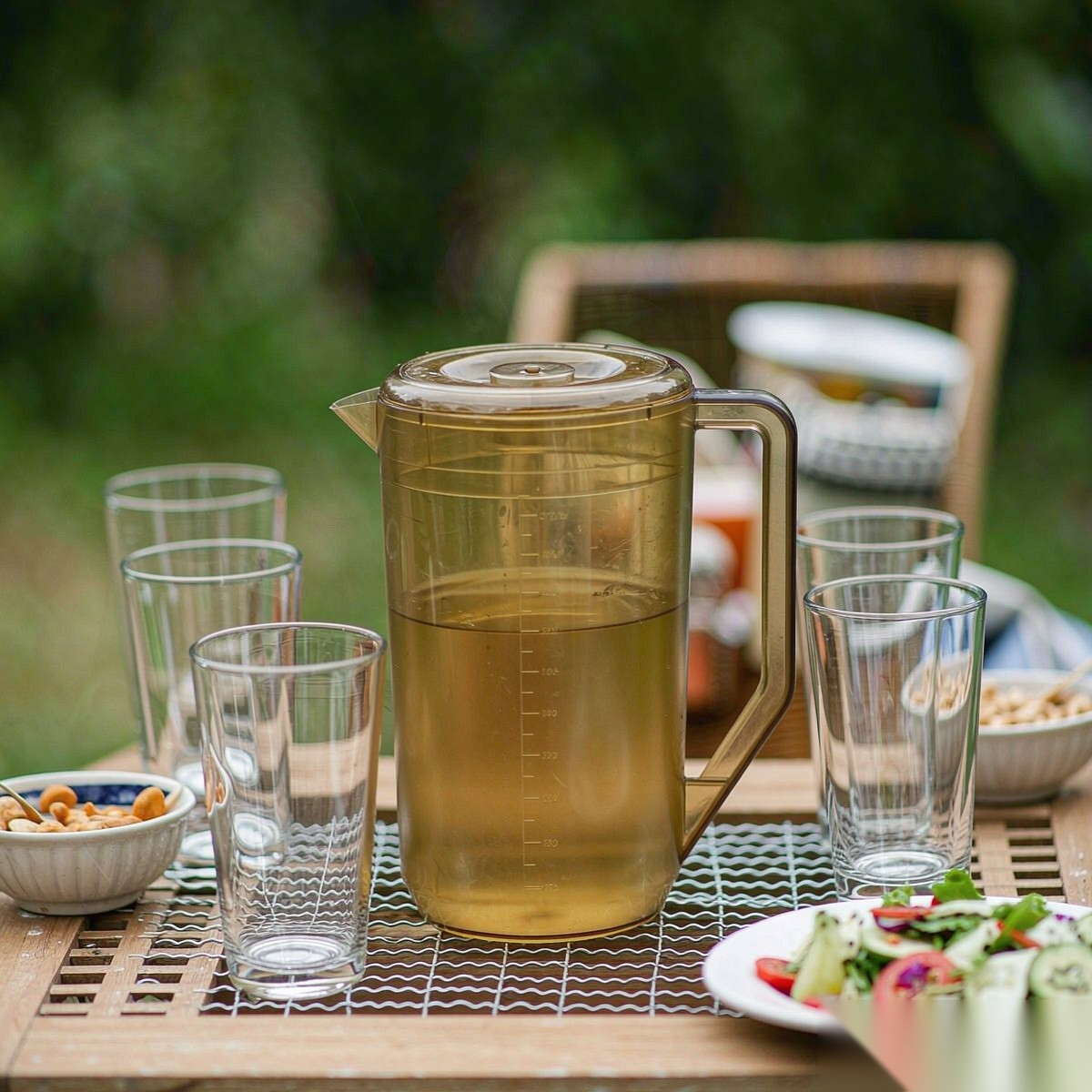 BY-8554 unbreakable PC full-handle water pitcher (tea) - ready for an outdoor picnic