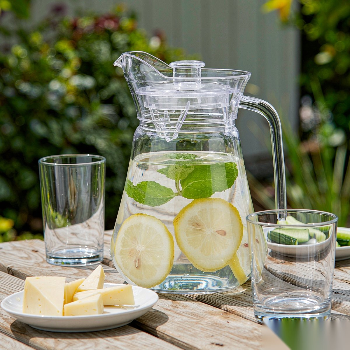 BY-9162C unbreakable PC water pitcher - ready for an outdoor picnic