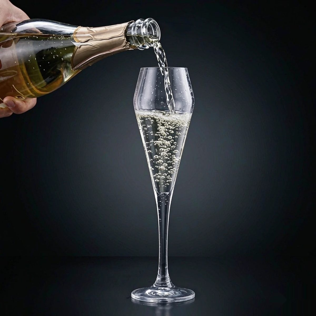 BY-9921C PC wine goblet in pouring action shot