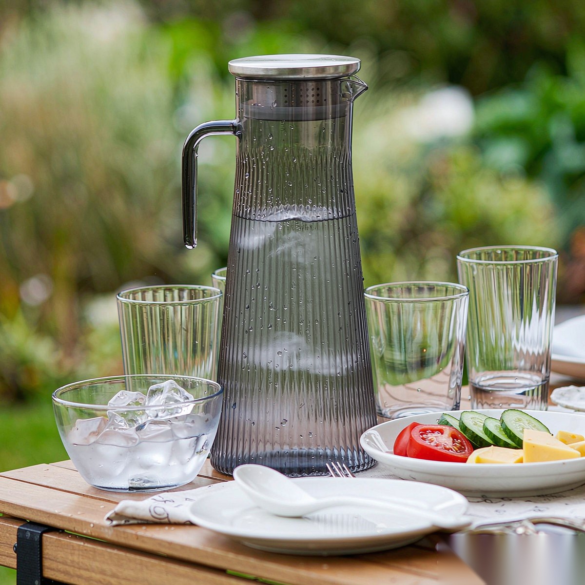 detail 03 by 9160a elsjoy acrylic water pitcher 1500ml tea wood outdoor picnic scene
