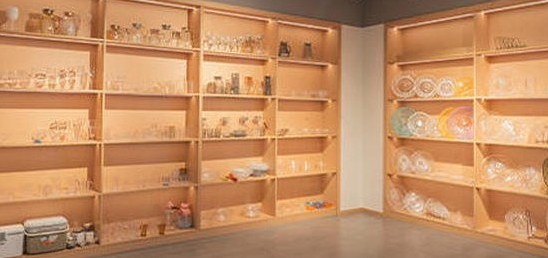 Acrylic and PC drinkware display wall in Benyang sample room